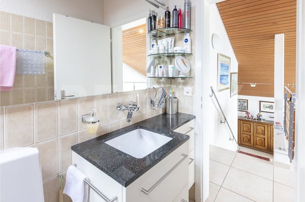 Adlerhorst, 7-Zimmer Villa mit Weitblick, Wintergarden & Indoor-Pool, 220 m² NWF, Schwyz (SZ) 10