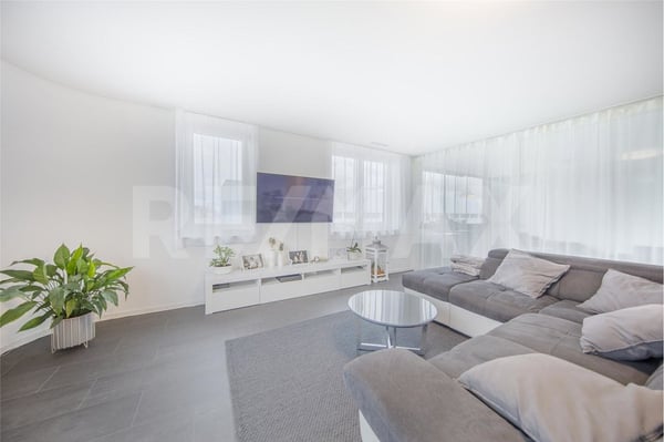 Wohnen mit Mythenblick  stillvolle, moderne 4.5-Zimmer-Eigentumswohnung in Ibach SZ 1