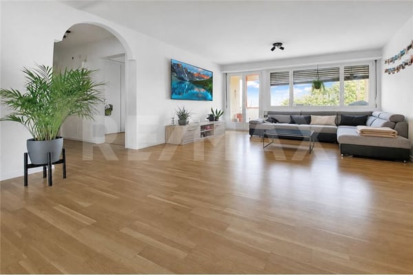 Grosszügige 4 ½-Zimmer Wohnung mit 2 Balkonen und Sicht auf den Zugersee 5