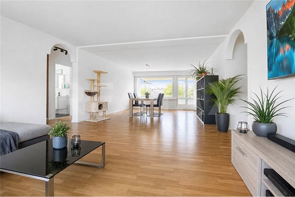 Grosszügige 4 ½-Zimmer Wohnung mit 2 Balkonen und Sicht auf den Zugersee 3