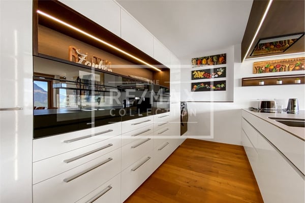 Exklusive und luxuriös möblierte Terrassenwohnung mit fantastischem Aussenbereich und Traumsicht 4