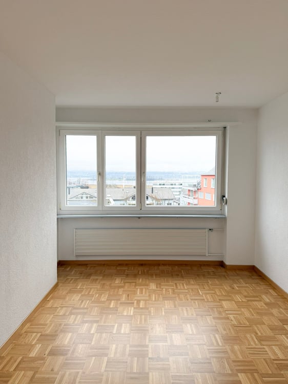 Grosszügige helle 6-Zimmer-Wohnung mit Balkon und Seesicht in Pfäffikon SZ 5