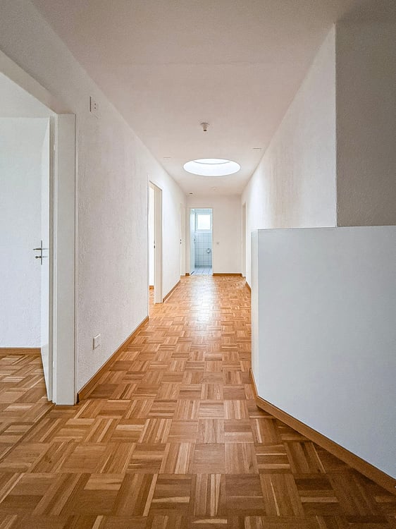 Grosszügige helle 6-Zimmer-Wohnung mit Balkon und Seesicht in Pfäffikon SZ 2