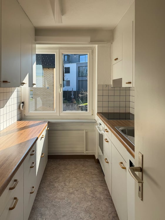 Grosszügige helle 6-Zimmer-Wohnung mit Balkon und Seesicht in Pfäffikon SZ 9