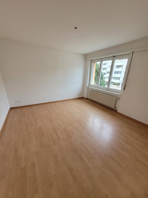 Befristete 4.5 -Zimmer-Wohnung mit Balkon im 2. OG 8