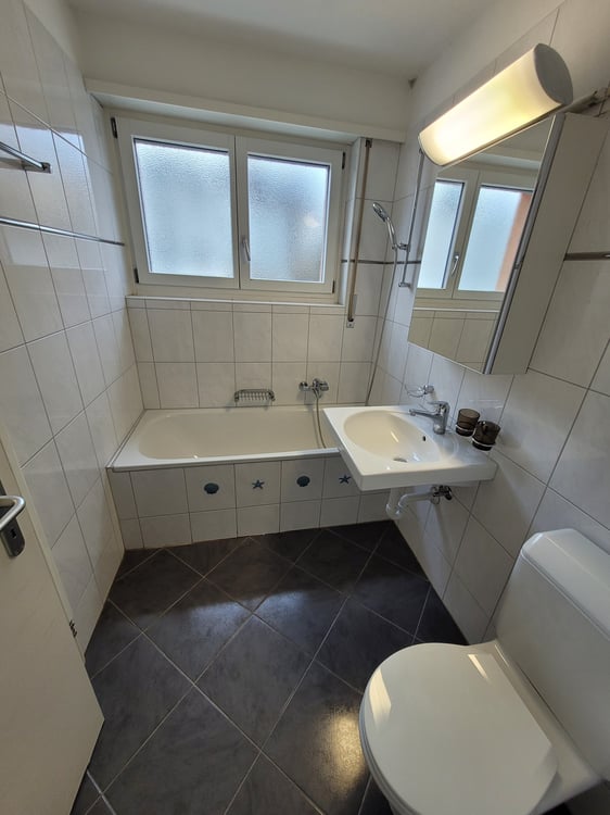 Befristete 4.5 -Zimmer-Wohnung mit Balkon im 2. OG 7