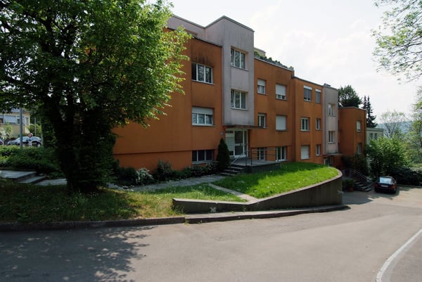 Befristete 4.5 -Zimmer-Wohnung mit Balkon im 2. OG 1