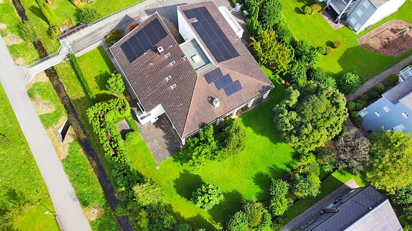 Hochwertige, exklusive Liegenschaft an top Lage mit enormen Raumangebot und 600m² Baulandreserve 2