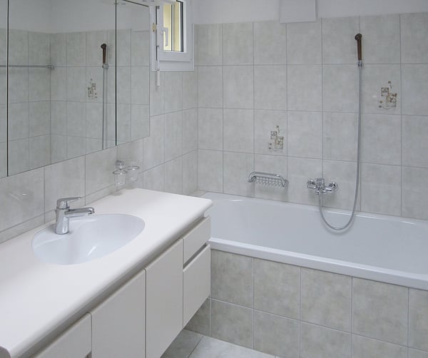 1.5 Zi- Bungalow / hoher Wohnkomfort auf 1 Etage inkl. Carport, 2-3 Parkplätze, Garten und Ausblick 11