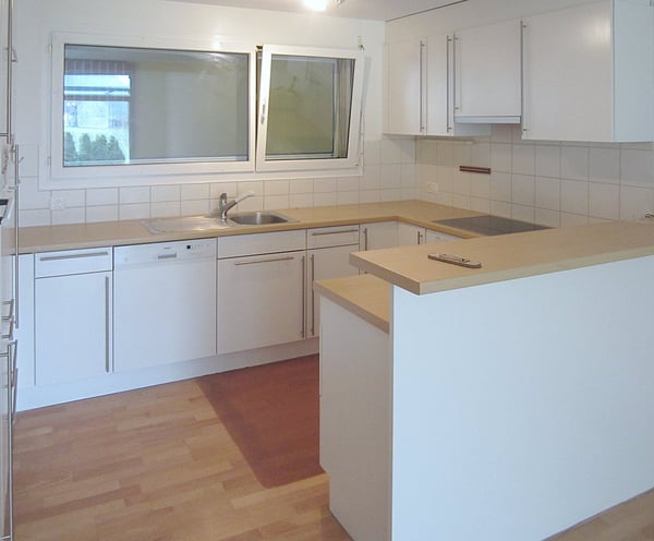 1.5 Zi- Bungalow / hoher Wohnkomfort auf 1 Etage inkl. Carport, 2-3 Parkplätze, Garten und Ausblick 6