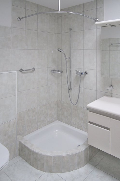 1.5 Zi- Bungalow / hoher Wohnkomfort auf 1 Etage inkl. Carport, 2-3 Parkplätze, Garten und Ausblick 12