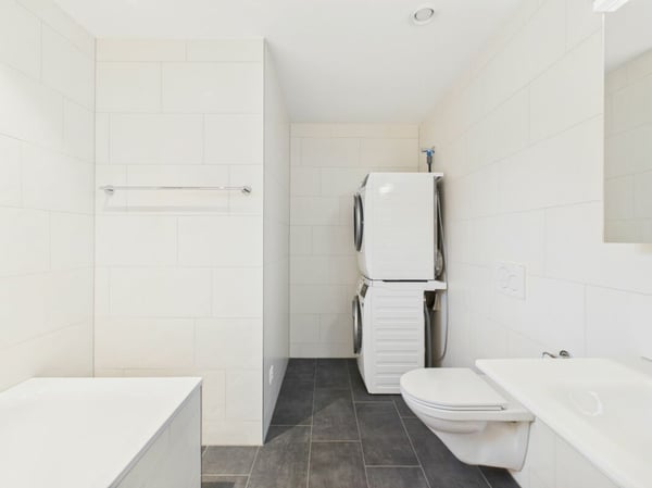 Moderne Attika mit grosser Terrasse und Ausblick 11