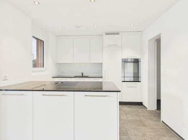 Moderne Attika mit grosser Terrasse und Ausblick 2