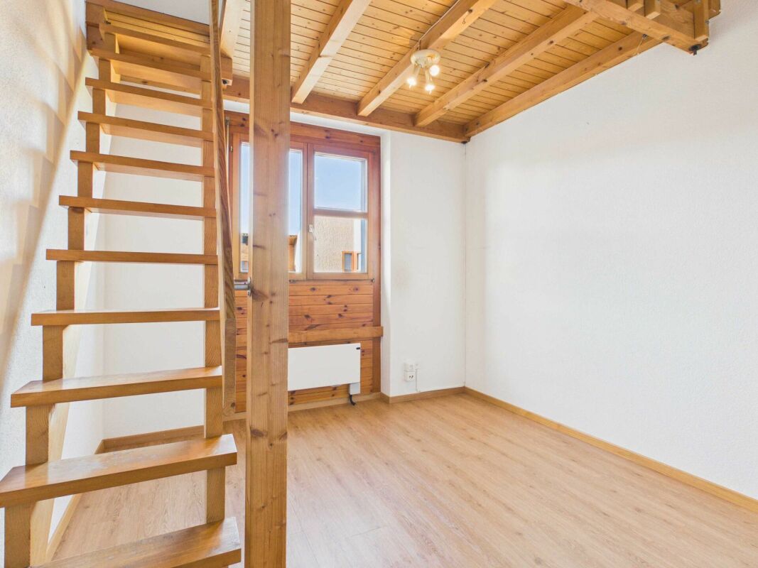 3.5-room maisonette apartment on the 2nd floor and underground parking space in the village center