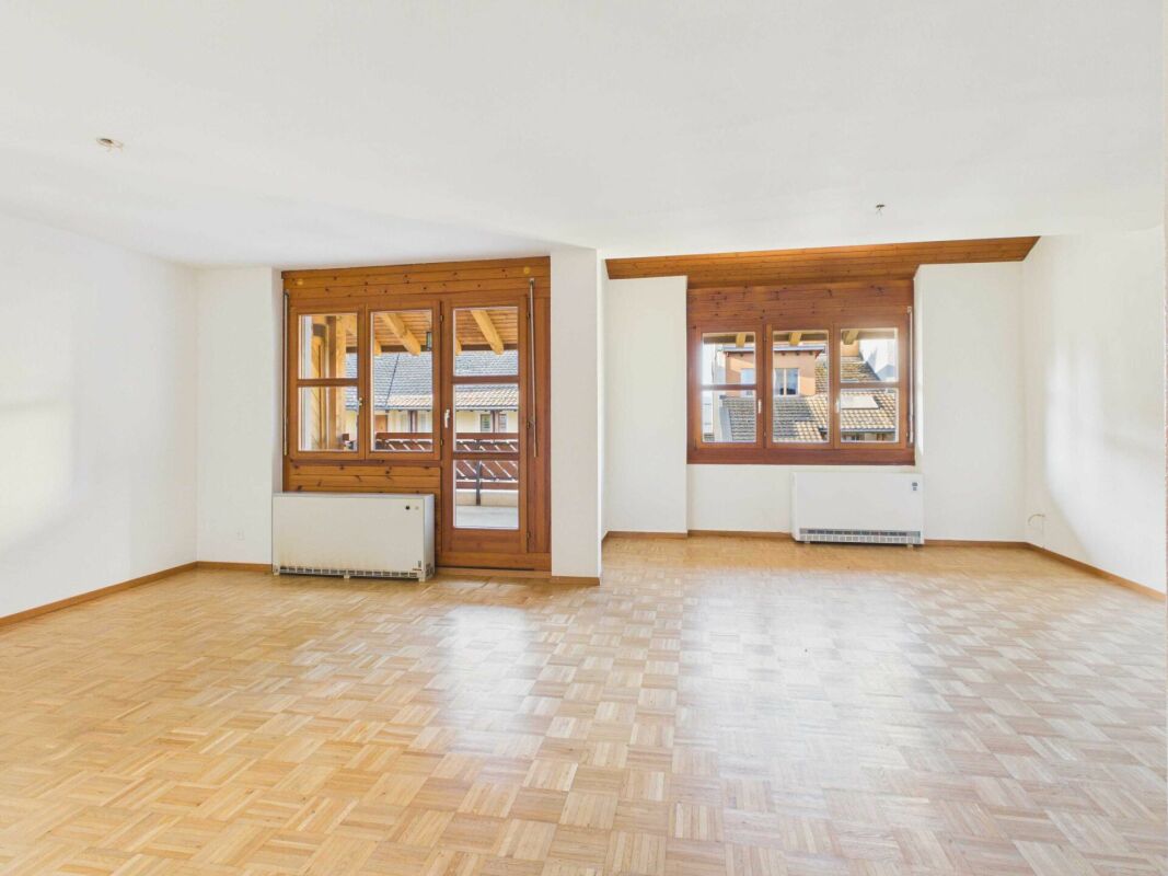 3.5-room maisonette apartment on the 2nd floor and underground parking space in the village center
