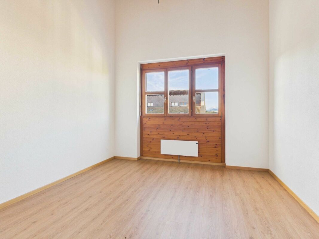 3.5-room maisonette apartment on the 2nd floor and underground parking space in the village center