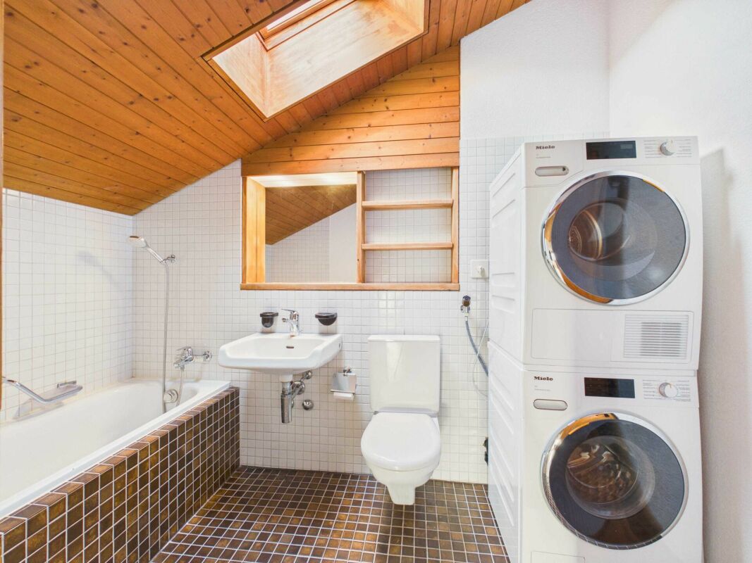 3.5-room maisonette apartment on the 2nd floor and underground parking space in the village center