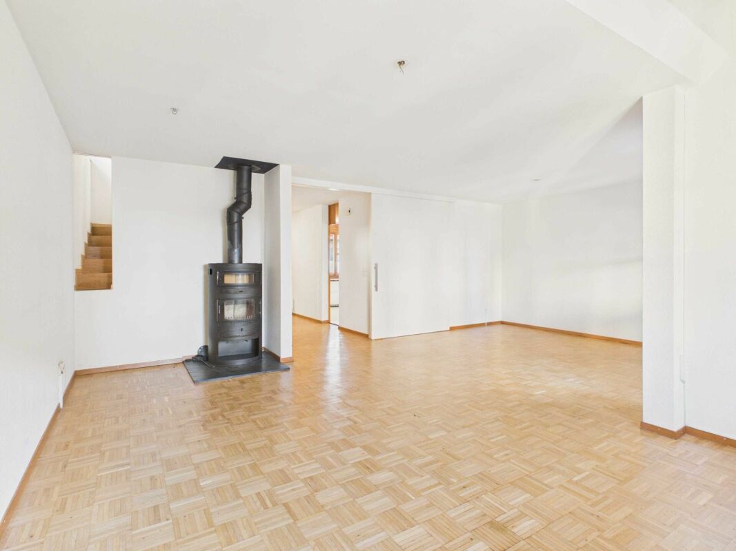 3.5-room maisonette apartment on the 2nd floor and underground parking space in the village center
