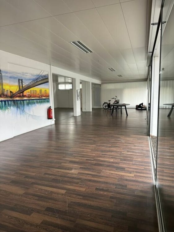 Top Gewerberaum mit viel Licht und idealer Präsentationsfläche