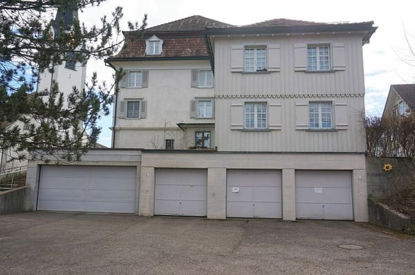 2½-Zimmer- und 1½-Zimmer-Maisonette-Wohnung mit zwei Einzelgaragen und zwei Parkplätzen 3