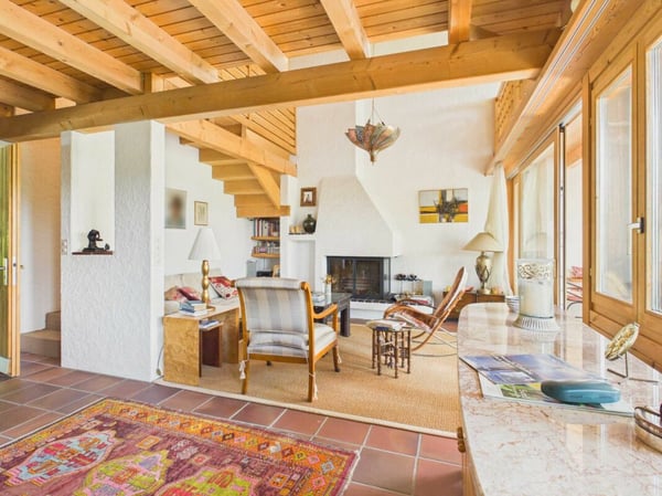 2-Familienhaus mit grosser Gartenanlage und Wiesland 9
