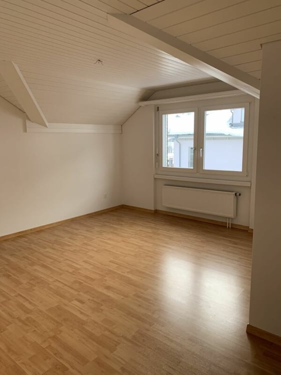 heimelige Dachwohnung mitten in Gähwil 7