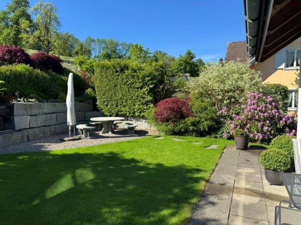 gepflegtes 6.5-Zi.-Einfamilienhaus mit Doppel-Garage und schöner Gartenanlage 2
