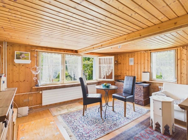 Wohnhaus mit grossem Biotop, Garage und zwei Mehrzweckgebäuden 4