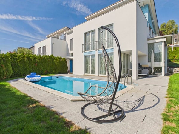 Einfamilienhaus mit atemberaubender Aussicht und Swimmingpool