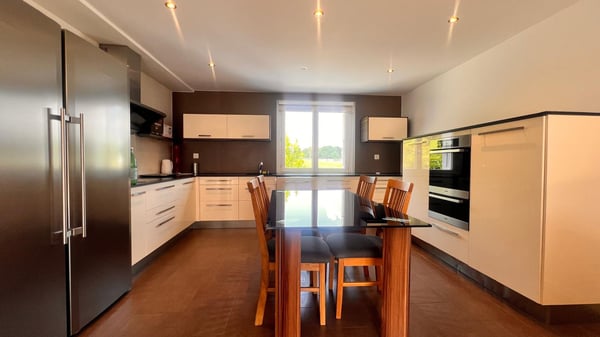 Furnished flat of 4.5 room in Epalinges - Appartement meublé de 4.5 à Epalinges 2