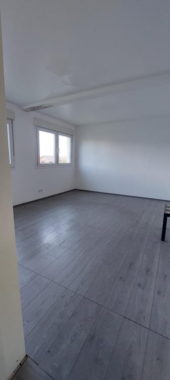 locaux commerciaux à vendre aux Evouettes 3