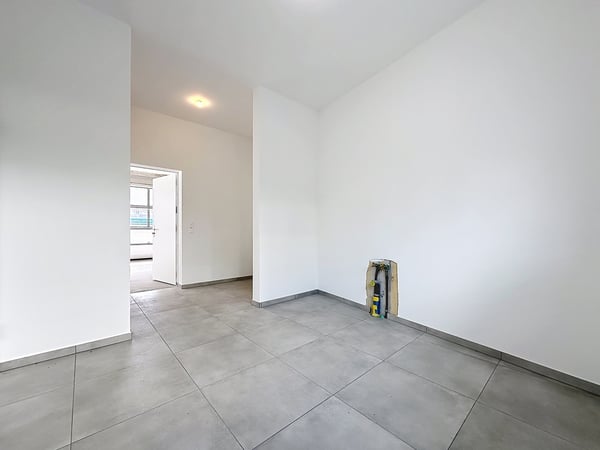 Local artisanal neuf avec atelier et bureau de plus de 90 m² 12