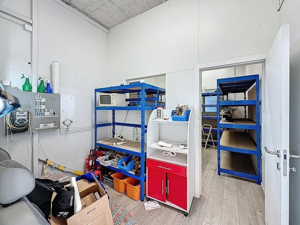 Bâtiment industriel en zone d'activités artisanales à Neyruz 8