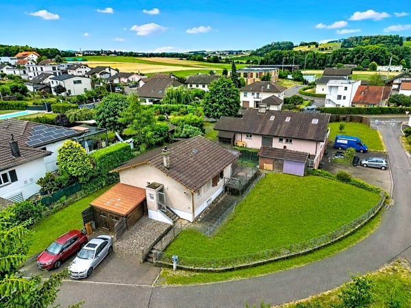 Maison à rénover avec potentiel de développement à Lentigny 1