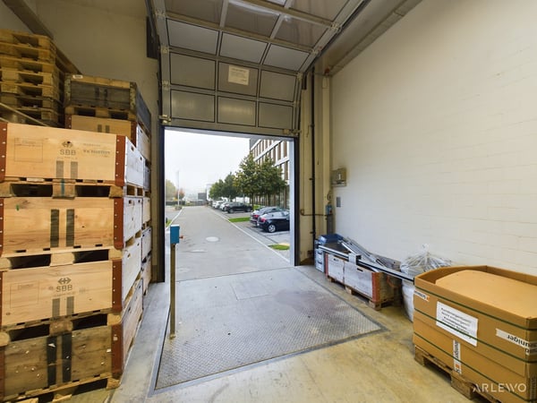 Ganzes Gewerbe-/Geschäftshaus für Single-Tenant 14
