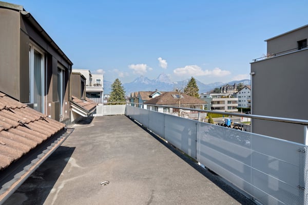 Grosszügige 7.5-Zimmer-Maisonette-Wohnung in Seenähe 8