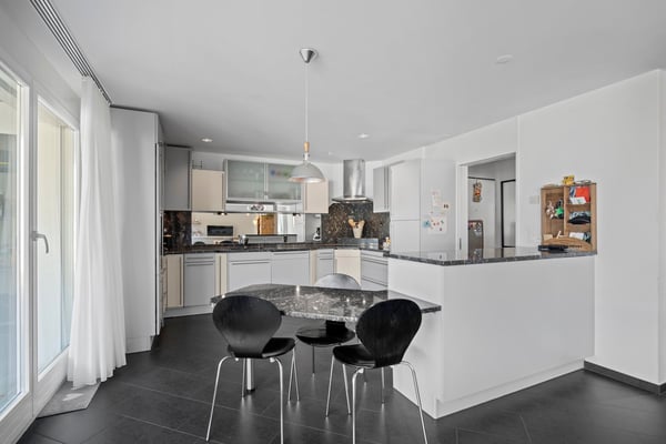 Grosszügige 7.5-Zimmer-Maisonette-Wohnung in Seenähe 3