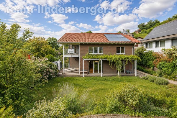 Familienfreundliches 5½ Zi.-Einfamilienhaus mit viel Licht und Garten 1