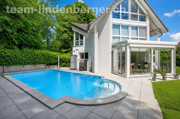 6½ Zi.-Wohntraum mit Pool in Binningen 1