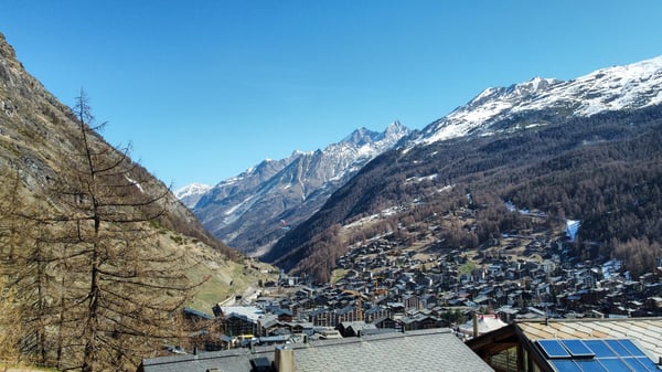 Sonnige Bauparzelle mit Bergsicht in Zermatt 8