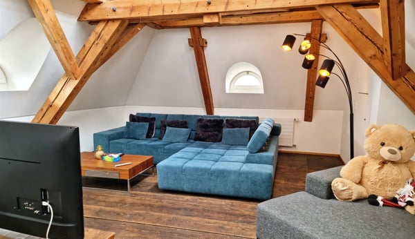 5.5-Zimmer-Dachmaisonettewohnung  in ehemaliger Bally-Villa 4