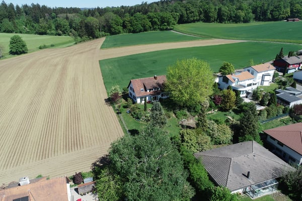 8.5-Zimmer-Landhausvilla an bester Aussichtslage mit grossem Garten 1