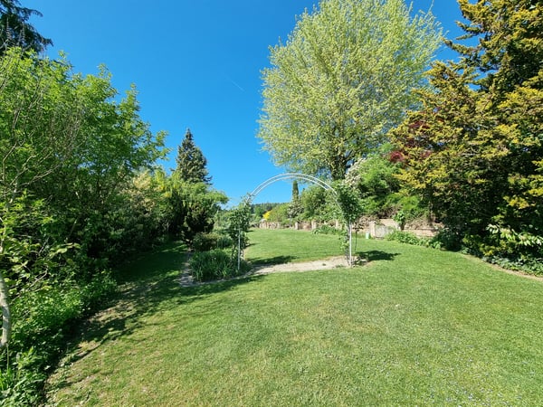 8.5-Zimmer-Landhausvilla an bester Aussichtslage mit grossem Garten 9