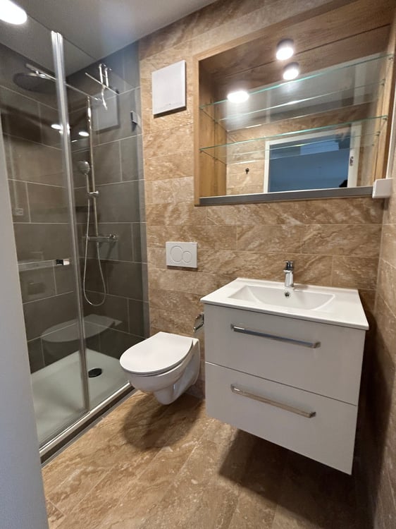 Moderner Büro- oder Praxisraum mit Aussicht über die Stadt Zürich zu vermieten 5