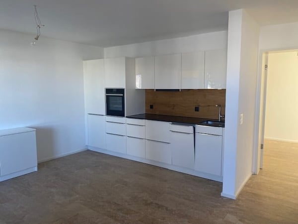 Moderner Büro- oder Praxisraum mit Aussicht über die Stadt Zürich zu vermieten 3