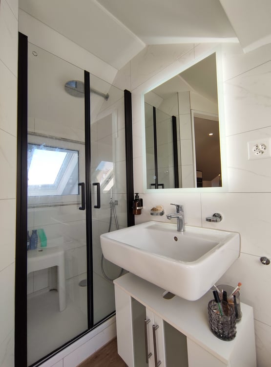 Modern sanierte 2 Zimmer Dachwohnung 7