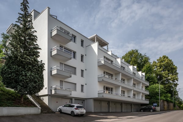 Moderne 2.5-Zimmerwohnung mit Balkon an top Lage 1