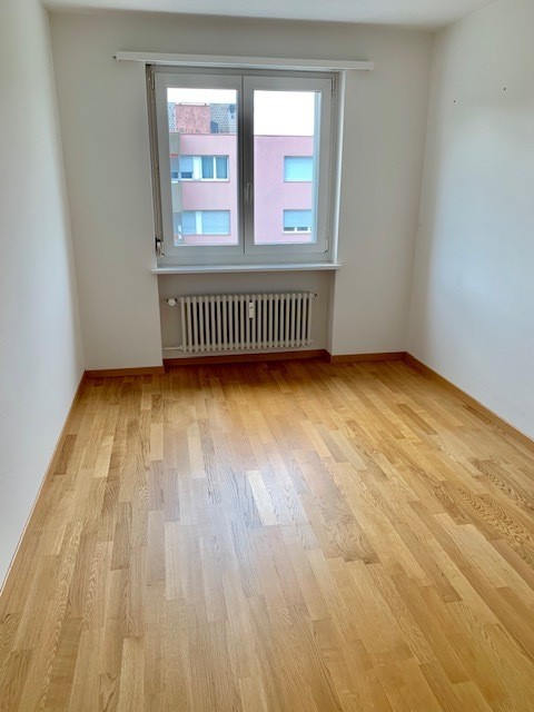 Grosszügige 6.5 Zimmer-Wohnung in Winterthur-Seen 4