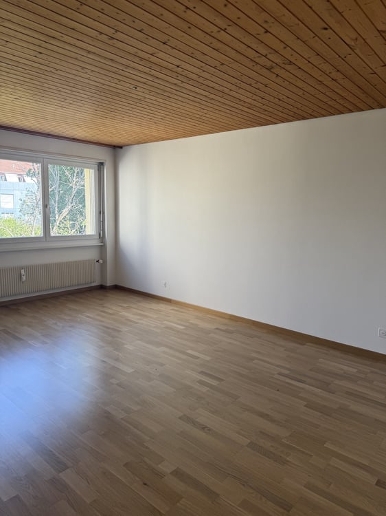 Helle 3.5-Zimmer-Wohnung mit Balkon und Weitsicht in Langwiesen 6