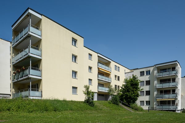 Grosszügige 4.5-Zimmerwohnung mit Balkon in Langwiesen 1